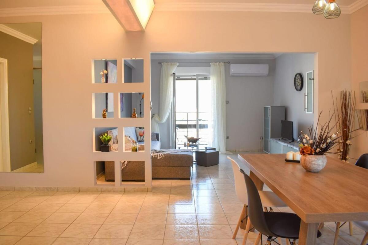 Vila Cozy Flat On The Main Square, 10Min To The Sea Kalamata Exteriér fotografie