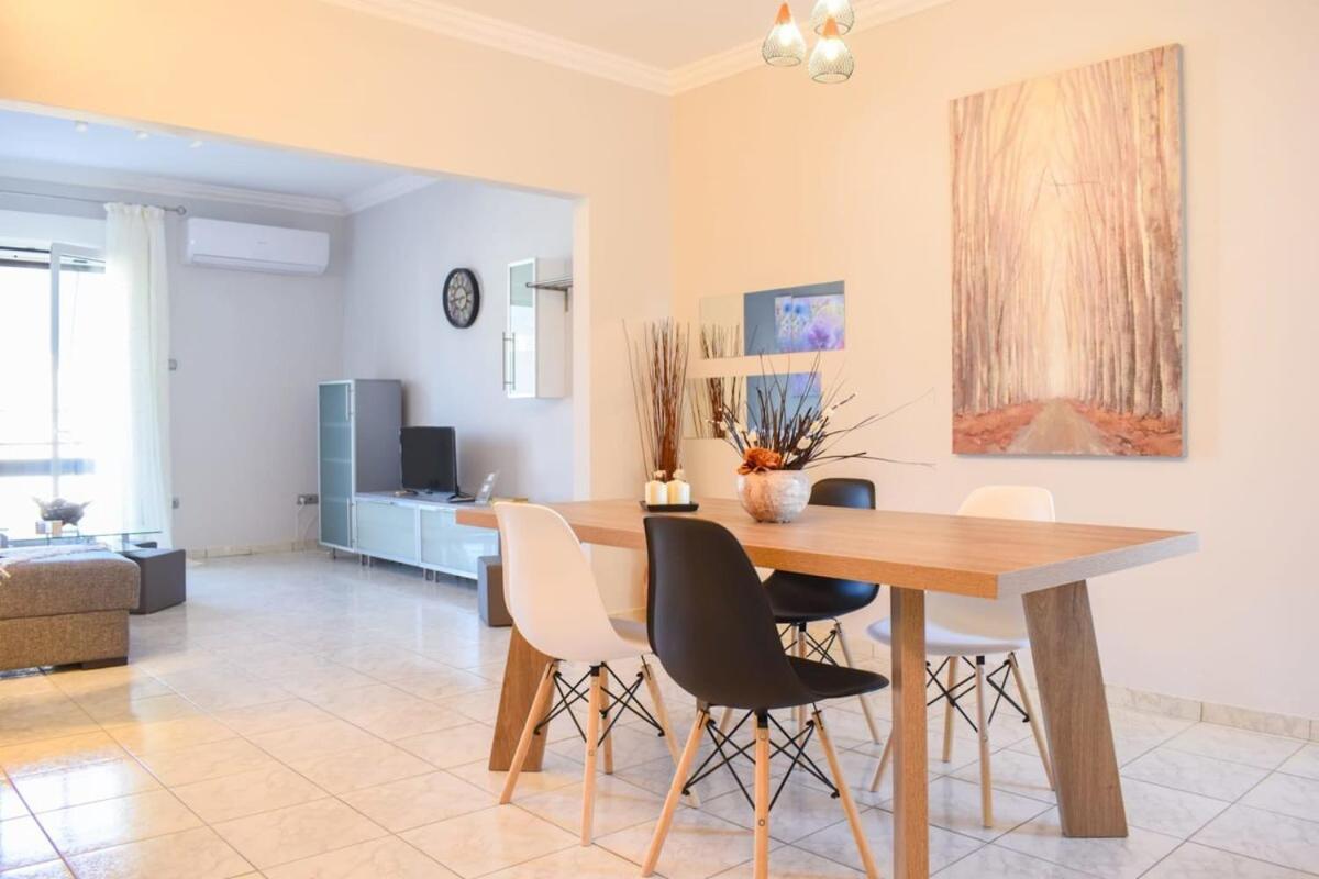 Vila Cozy Flat On The Main Square, 10Min To The Sea Kalamata Exteriér fotografie