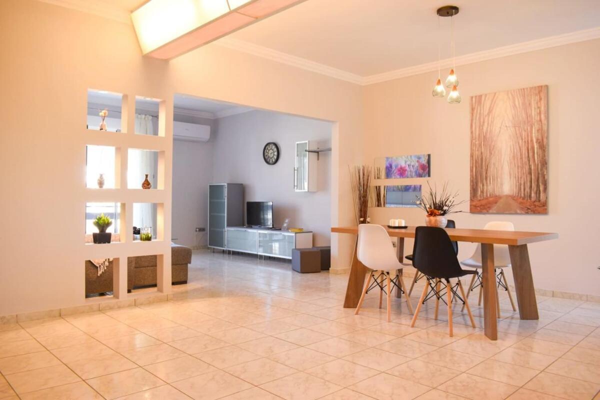 Vila Cozy Flat On The Main Square, 10Min To The Sea Kalamata Exteriér fotografie